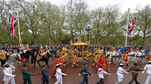 Königspaar zeigt sich auf Balkon des Buckingham-Palasts