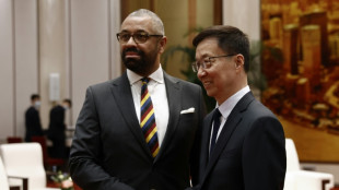 En visite en Chine, le chef de la diplomatie britannique s'inqui&egrave;te des droits humains