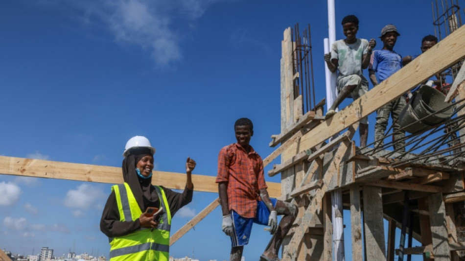 Somalie: avec l'essor de la construction, les femmes ing&eacute;nieures d&eacute;molissent les st&eacute;r&eacute;otypes