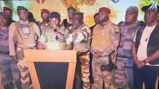 Gabon: des militaires annoncent mettre "fin au r&eacute;gime en place"