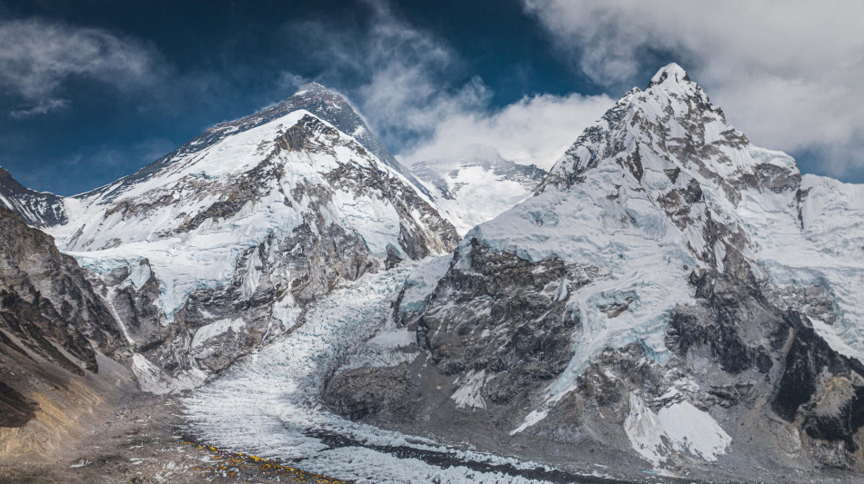'L'uomo dell'Everest' sulla vetta per la 32esima volta, nuovo record mondiale