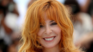 Emeutes: les concerts de Myl&egrave;ne Farmer au Stade de France annul&eacute;s