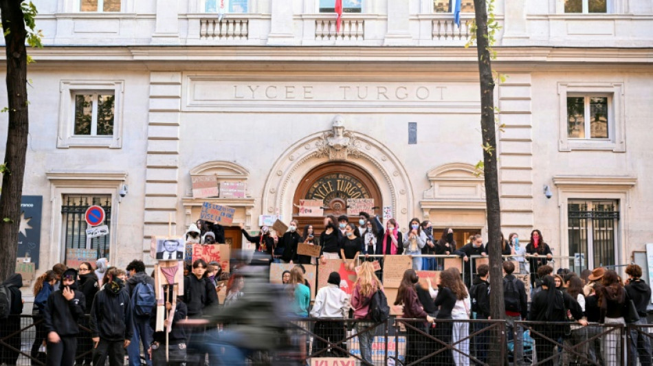 Protestos estudantis bloqueiam centenas de escolas na Fran&ccedil;a