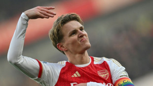 Arsenal vence Wolverhampton (2-1) e se consolida na lideran&ccedil;a da Premier League