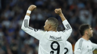 Champions: 3 reti di Mbapp&eacute; al City, Real Madrid agli ottavi