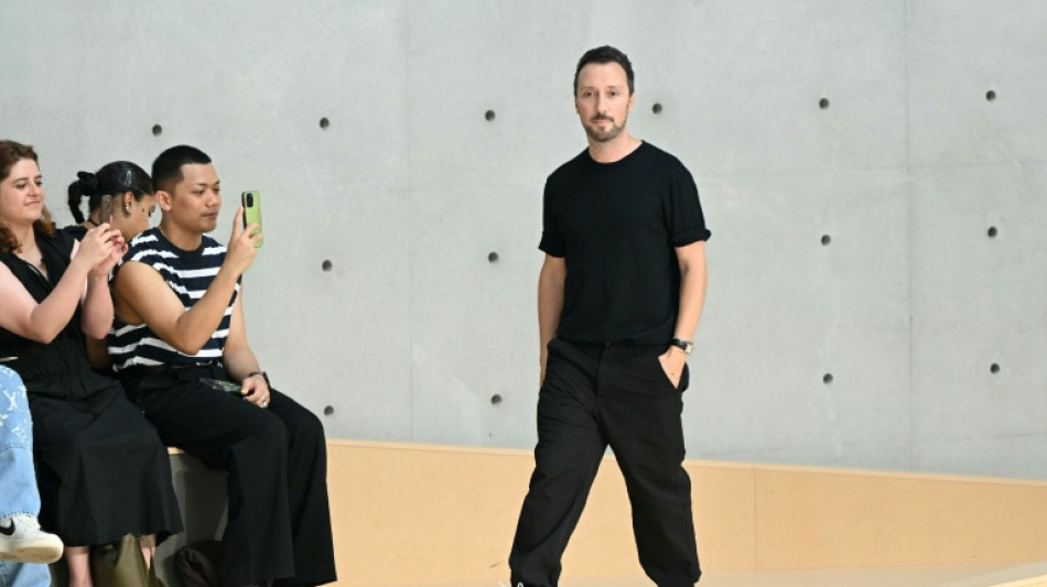 Vaccarello deja Saint Laurent tras una d&eacute;cada brillante