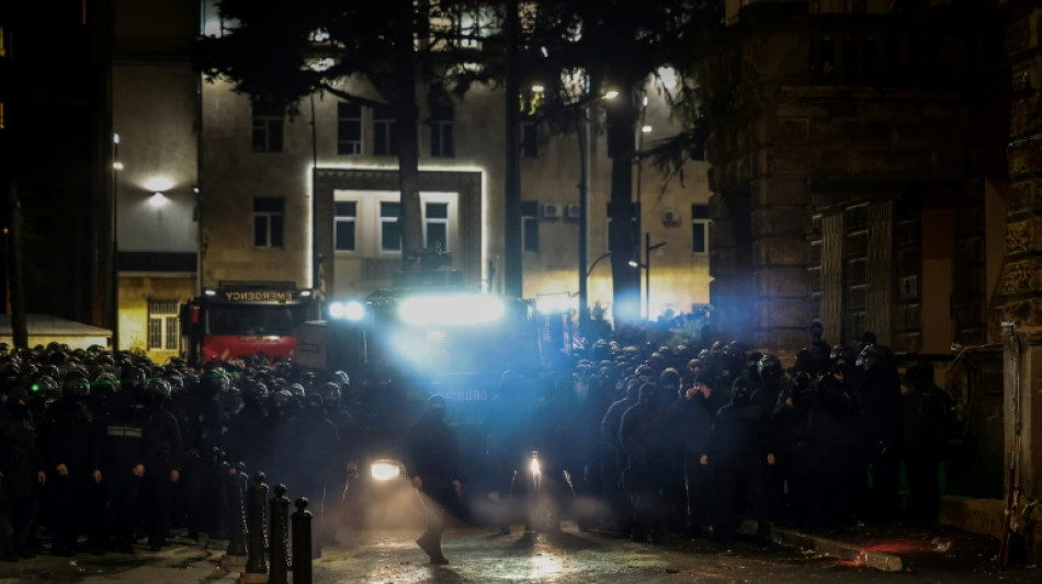 Polizei in Georgien setzt erneut Tr&auml;nengas und Wasserwerfer gegen Demonstranten ein 