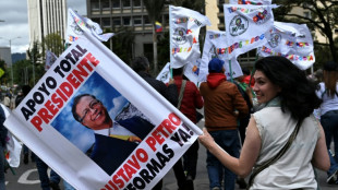 Milhares marcham e fazem bloqueios na Colômbia em apoio a reformas de Petro