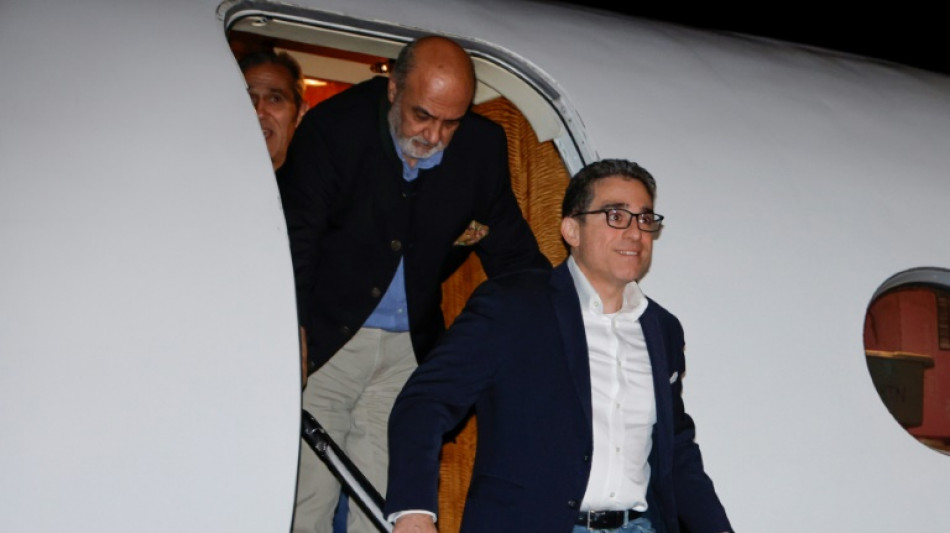 Cinco estadounidenses liberados por Ir&aacute;n aterrizan cerca de Washington