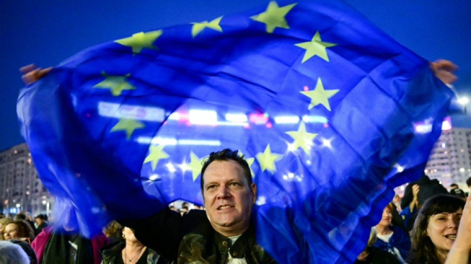 Romênia repete eleição presidencial com extrema direita como favorita