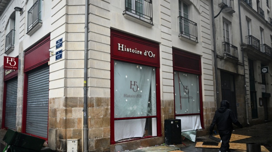 Plus de 2.500 commerces touch&eacute;s par les violences dont un millier fortement d&eacute;grad&eacute;s, selon CCI France