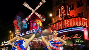 Pás do Moulin Rouge de Paris voltam a girar