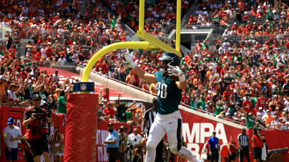 Eagles down Bucs to stay unbeaten, Bills march on