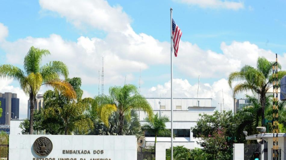 EEUU suspende servicios consulares y Australia cierra embajada en Brasil, antes de los comicios