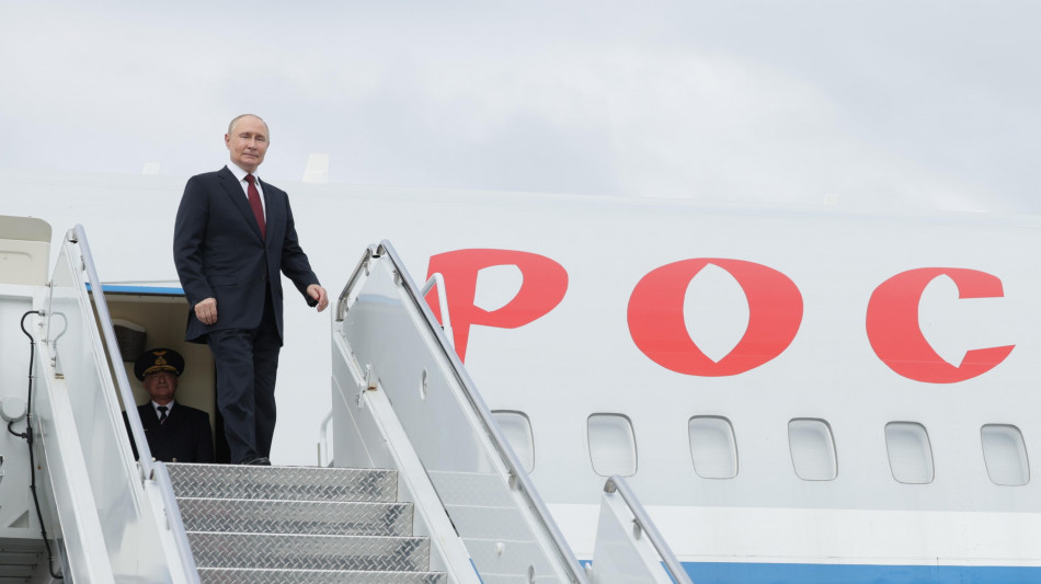 Ue, 'i Paesi possono autorizzare un corridoio aereo per Putin'