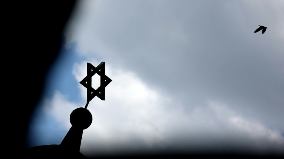 Brandanschlag auf Synagoge in Oldenburg: &Ouml;ffentlichkeitsfahndung nach Verd&auml;chtigem