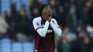 Emery riled by 'unfair' VAR call as Villa's title hopes fade