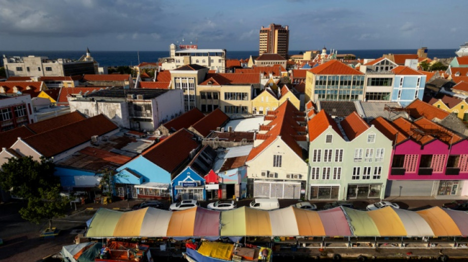 Ic&ocirc;nico mercado flutuante de Cura&ccedil;ao renasce ap&oacute;s reabertura de fronteira com a Venezuela