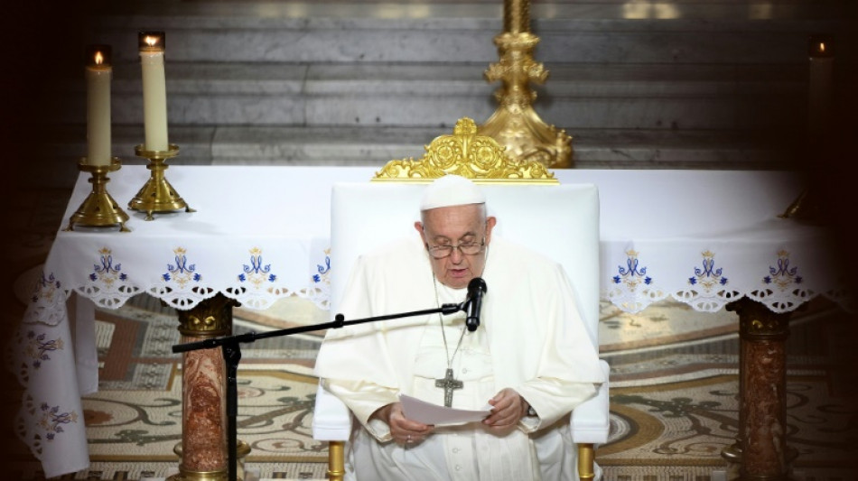 A Marseille, le pape d&eacute;nonce l'"indiff&eacute;rence" et la "peur" face aux migrants</H2>