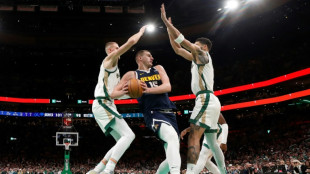 NBA: Denver domine Boston dans un duel de pr&eacute;tendants, Siakam d&eacute;bute avec Indiana