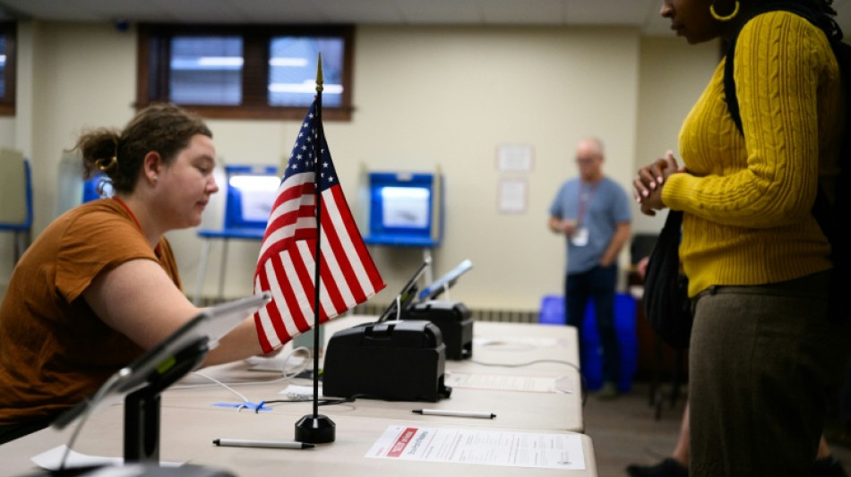Dem&oacute;cratas votan en estados clave de EEUU en medio de pugna ideol&oacute;gica interna