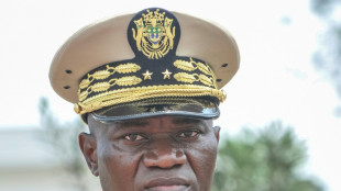 Gabon: le nouvel homme fort pr&ecirc;te serment lundi, l'opposition veut imposer son candidat