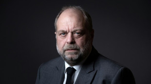 Soup&ccedil;ons de conflits d'int&eacute;r&ecirc;ts: Dupond-Moretti, renvoy&eacute; en proc&egrave;s, garde la "confiance" d'Elisabeth Borne
