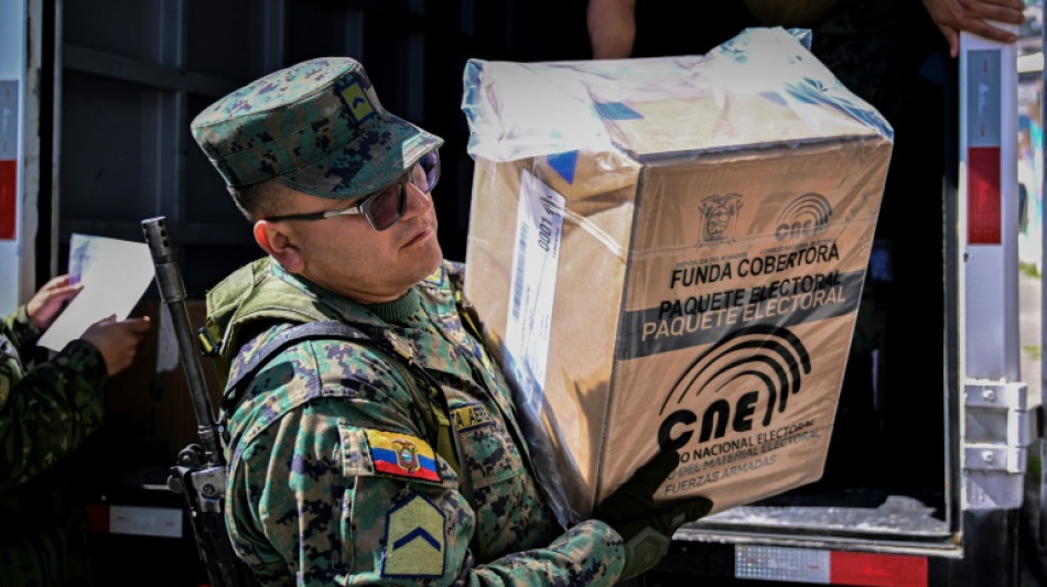L'Equateur &eacute;lit son pr&eacute;sident &agrave; l'ombre des gilets pare-balles