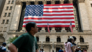 Wall Street ouvre en baisse, attentisme et taux &eacute;lev&eacute;s p&egrave;sent