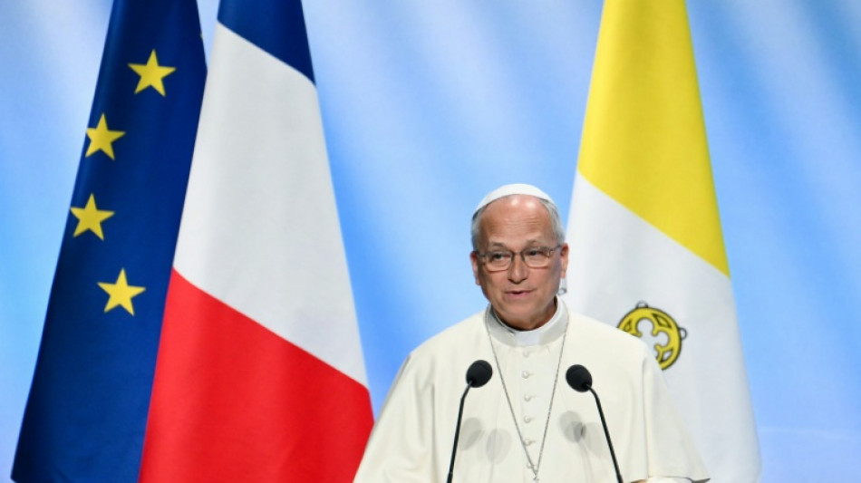 A Metz, le pape pr&ocirc;ne la paix et fustige la "tromperie" dans les relations internationales