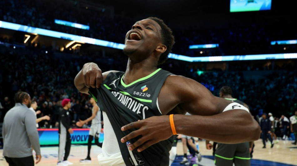 NBA-best Thunder beat the Heat as T-Wolves edge Spurs