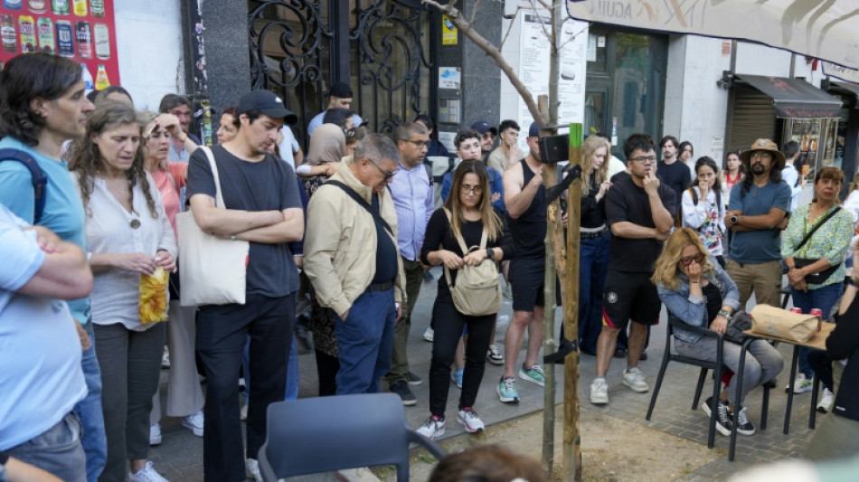 La larga travesía de los españoles para volver a casa en pleno apagón