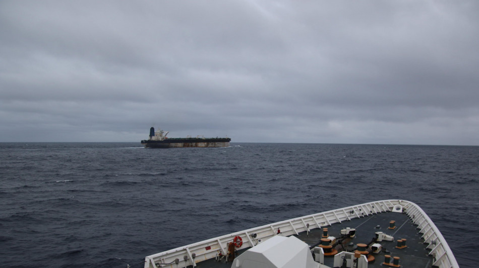 Macron, Francia e partner hanno intercettato una petroliera russa nell'Atlantico
