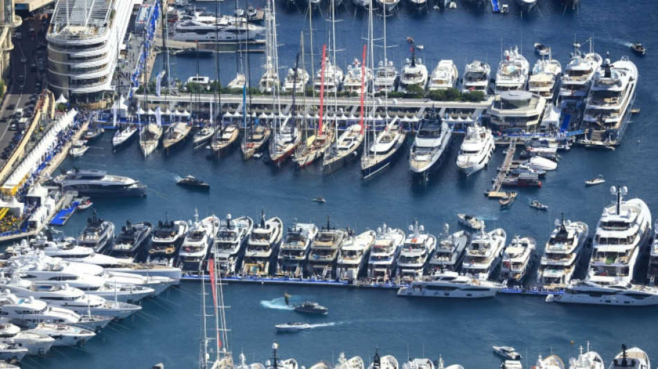 March&eacute; des yachts: derri&egrave;re la folie des grandeurs, les petits rament