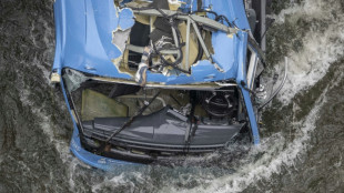 Al menos cinco muertos por la ca&iacute;da de un autob&uacute;s en un r&iacute;o en Espa&ntilde;a