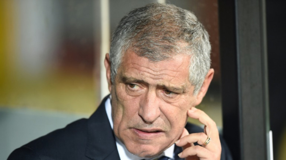 T&eacute;cnico portugu&ecirc;s Fernando Santos &eacute; demitido da sele&ccedil;&atilde;o da Pol&ocirc;nia