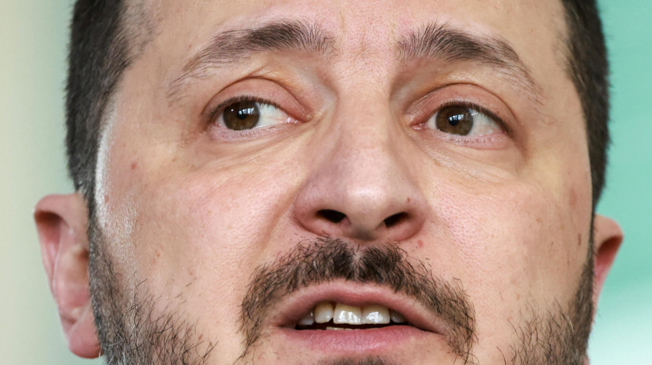 Zelensky, serve volont&agrave; politica per proteggere l'Ucraina