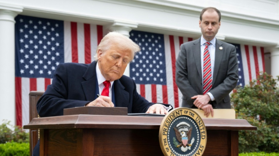 Trump anula isenção de tarifas para pequenos pacotes enviados da China