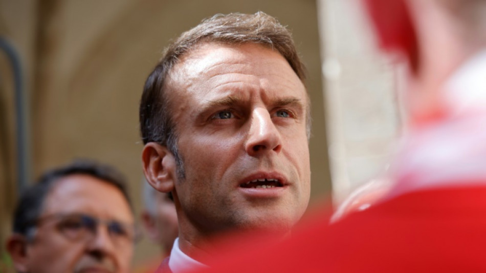 Macron lance une collecte pour le patrimoine religieux et se dit "&agrave; sa place" &agrave; la messe du pape