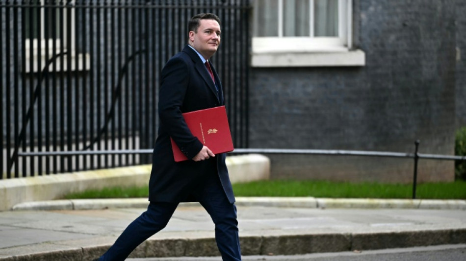 Dois mortos em epidemia de meningite 'sem precedentes' na Inglaterra