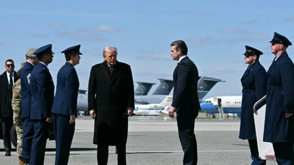 Trump nimmt Leichen von bei Absturz von Tankflugzeug im Irak get&ouml;teten Soldaten im Empfang