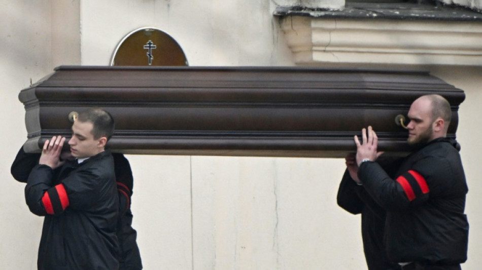 Tausende Menschen versammeln sich zu Trauerfeier f&uuml;r Nawalny vor Kirche in Moskau