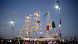 Regresa a M&eacute;xico el buque escuela que choc&oacute; contra el puente de Brooklyn