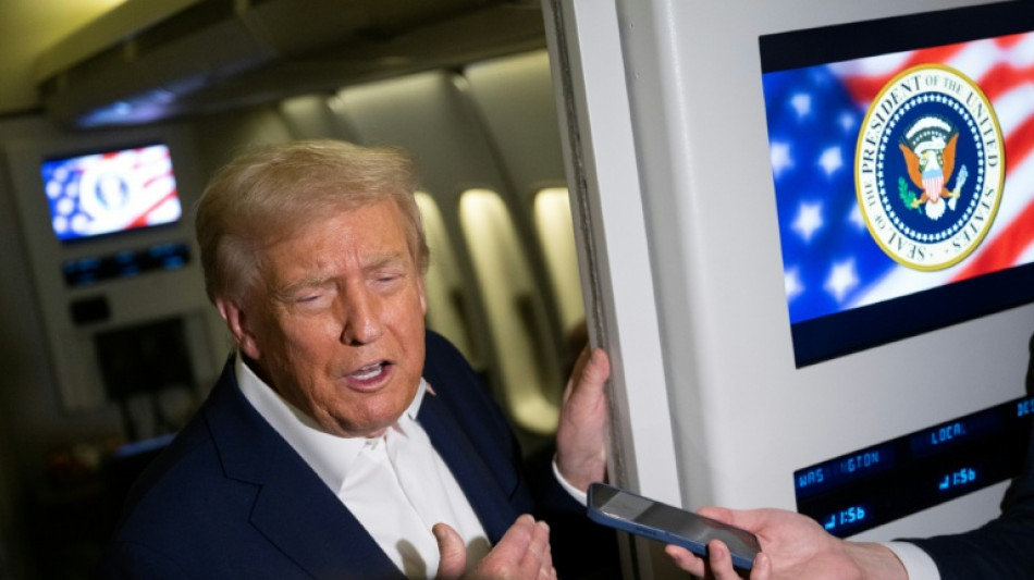 Trump conversa com líderes do Catar em escala de viagem à Ásia