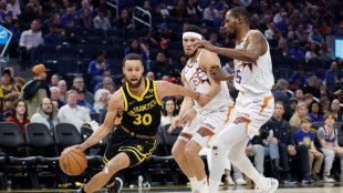 NBA: Stephen Curry, h&eacute;ros &eacute;ternel des Warriors, crucifie Phoenix
