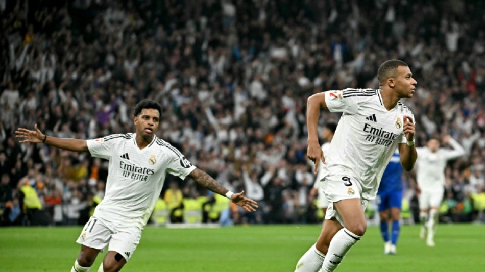 Com gol de Mbapp&eacute;, Real Madrid vence Getafe e fica a um ponto do Bar&ccedil;a