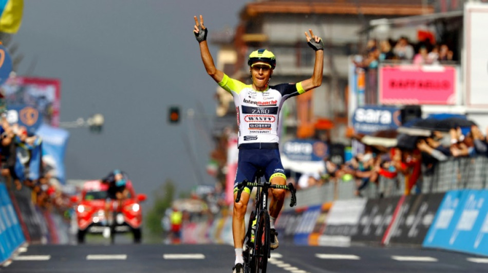Tour d'Italie: Carapaz fragile maillot rose apr&egrave;s l'&eacute;tape du Mortirolo