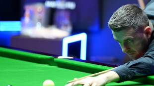 Selby maintains slender lead over Allen in world snooker semi-final