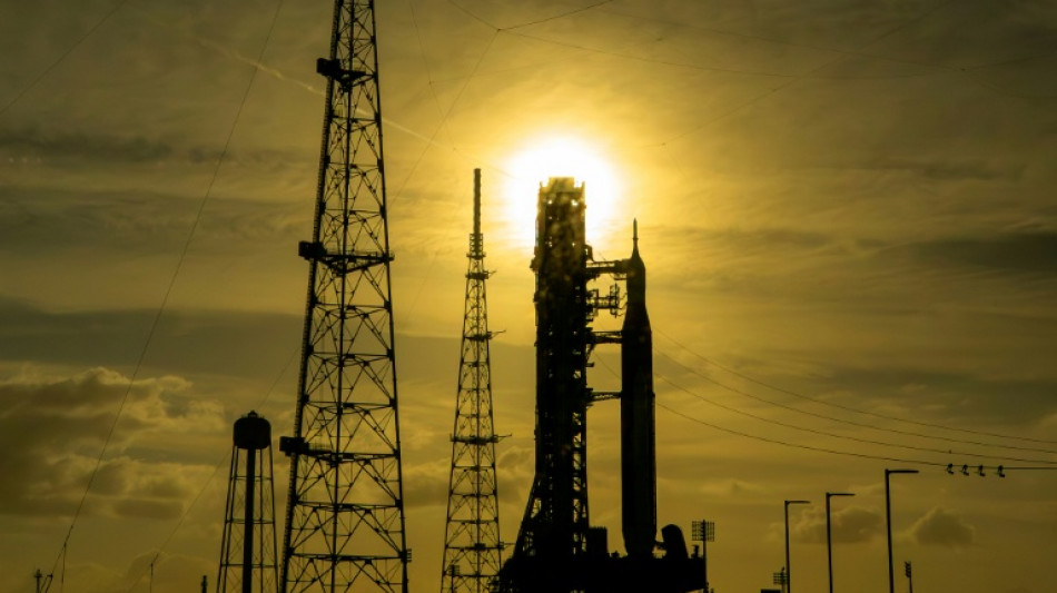 Betankung von Tr&auml;gerrakete f&uuml;r Mondmission Artemis 2 begonnen