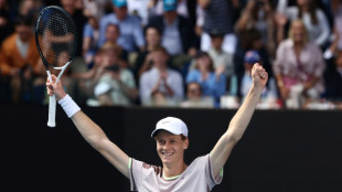 Open d'Australie: sur son terrain f&eacute;tiche, Djokovic d&eacute;boulonn&eacute; par Sinner